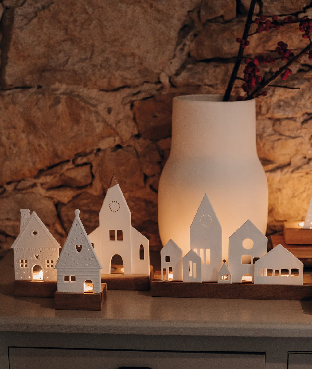 Porta tealight Snowball in legno e porcellana a forma di casa - 4990414