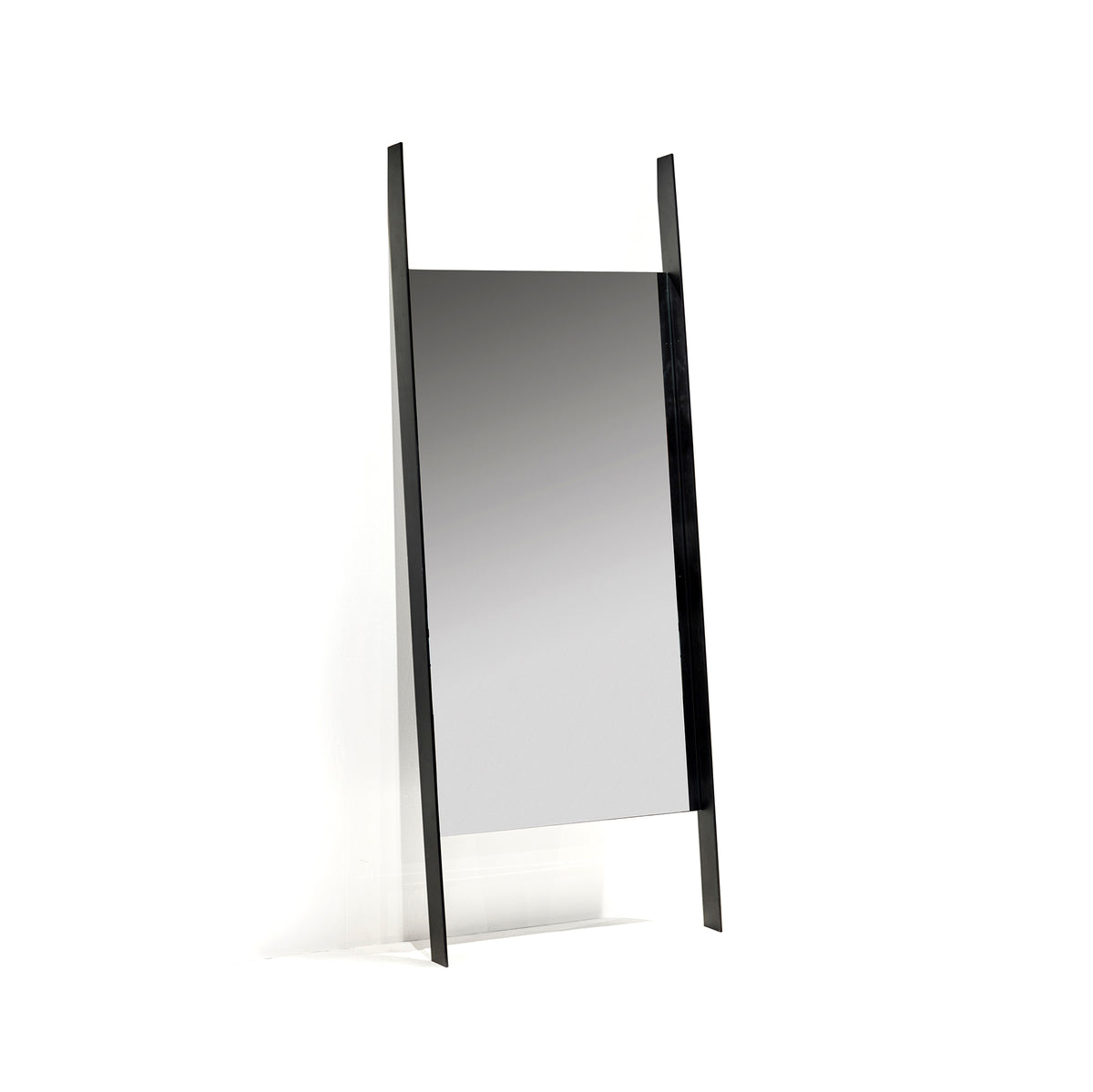 Specchio da Terra H200 L80 – Struttura in Metallo Nero – Designer Bea Mombaers per Serax