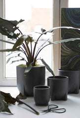 Vaso nero di terracotta Humble: vasi design D&M - CONFIG0124