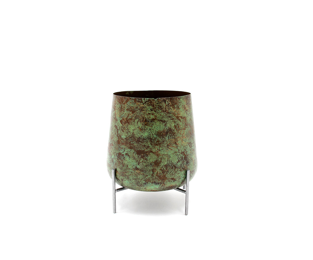 Vaso Serina Green Small con piedi in metallo H19,5 : Vasi di design in metallo - 691835